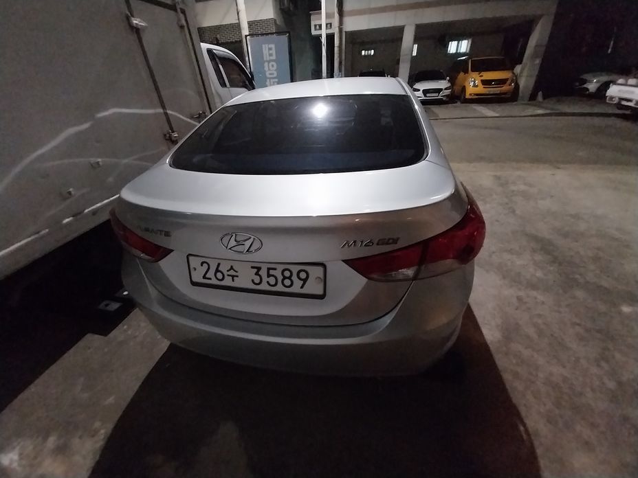 Hyundai AVANTE 2011
