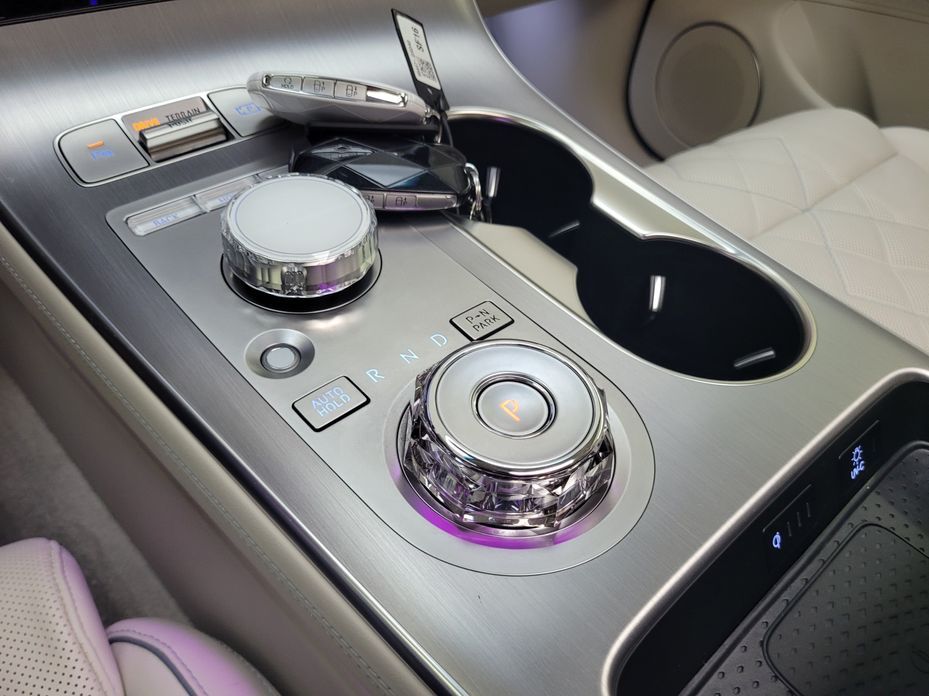 Genesis GV70 2025