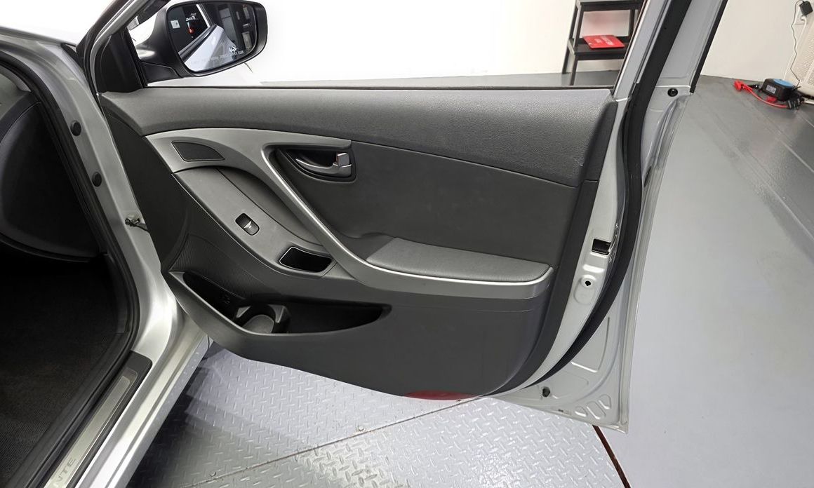 Hyundai AVANTE 2015
