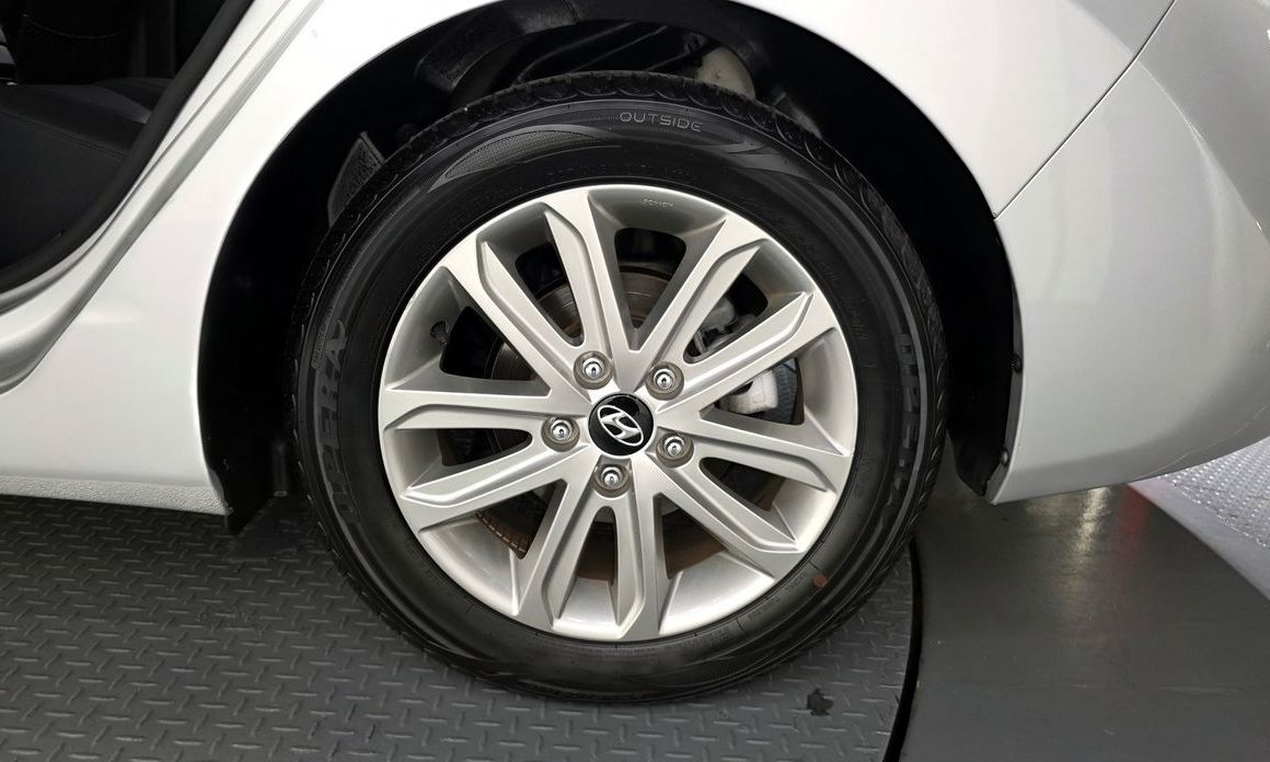 Hyundai AVANTE 2015