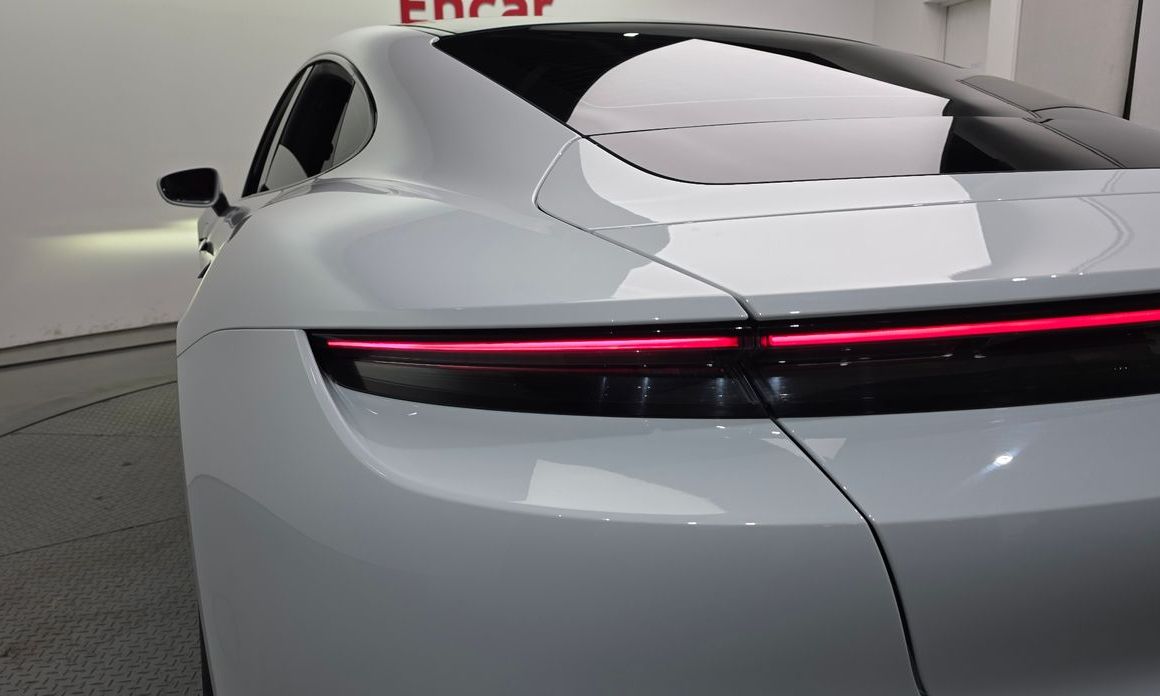 Porsche Taycan 2021