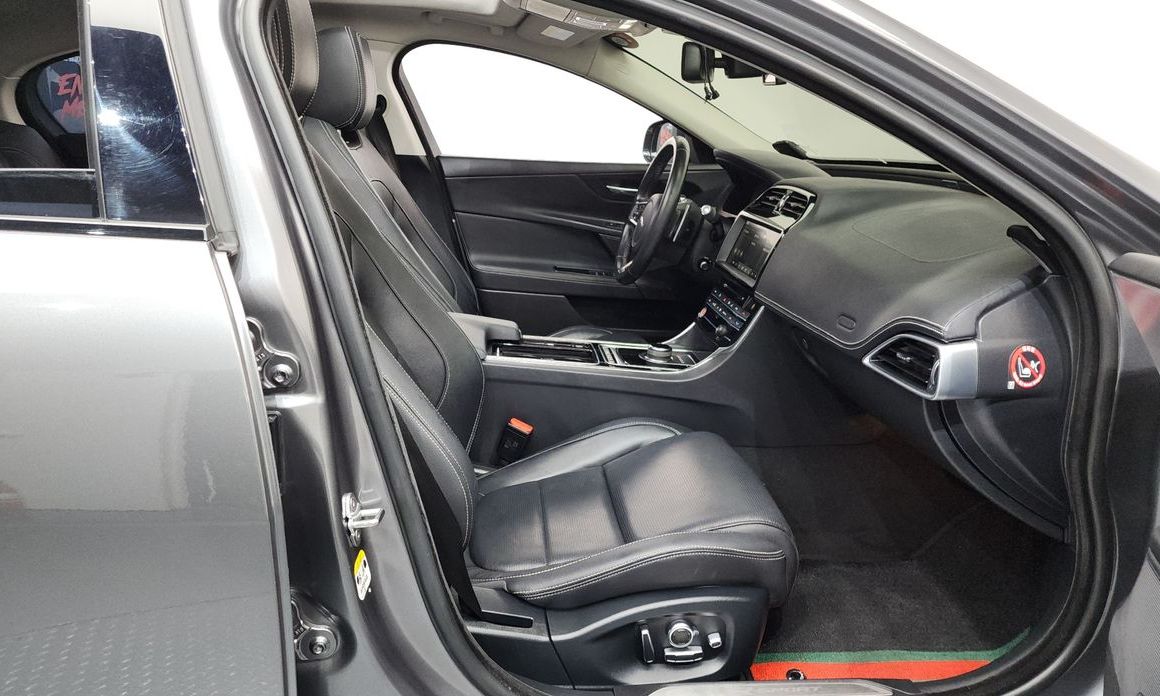 Jaguar XE 2018