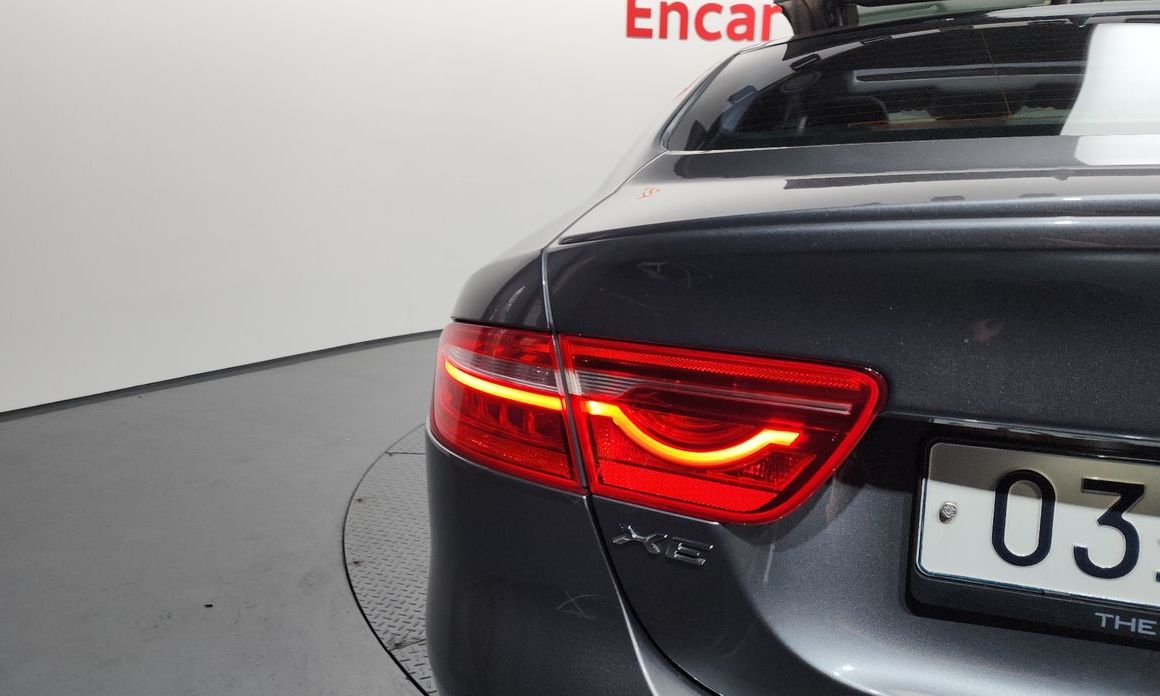 Jaguar XE 2018