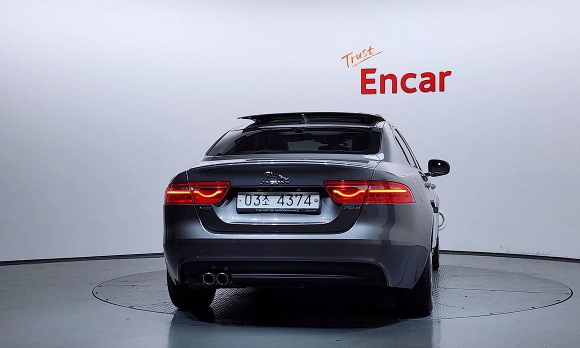 Jaguar XE 2018