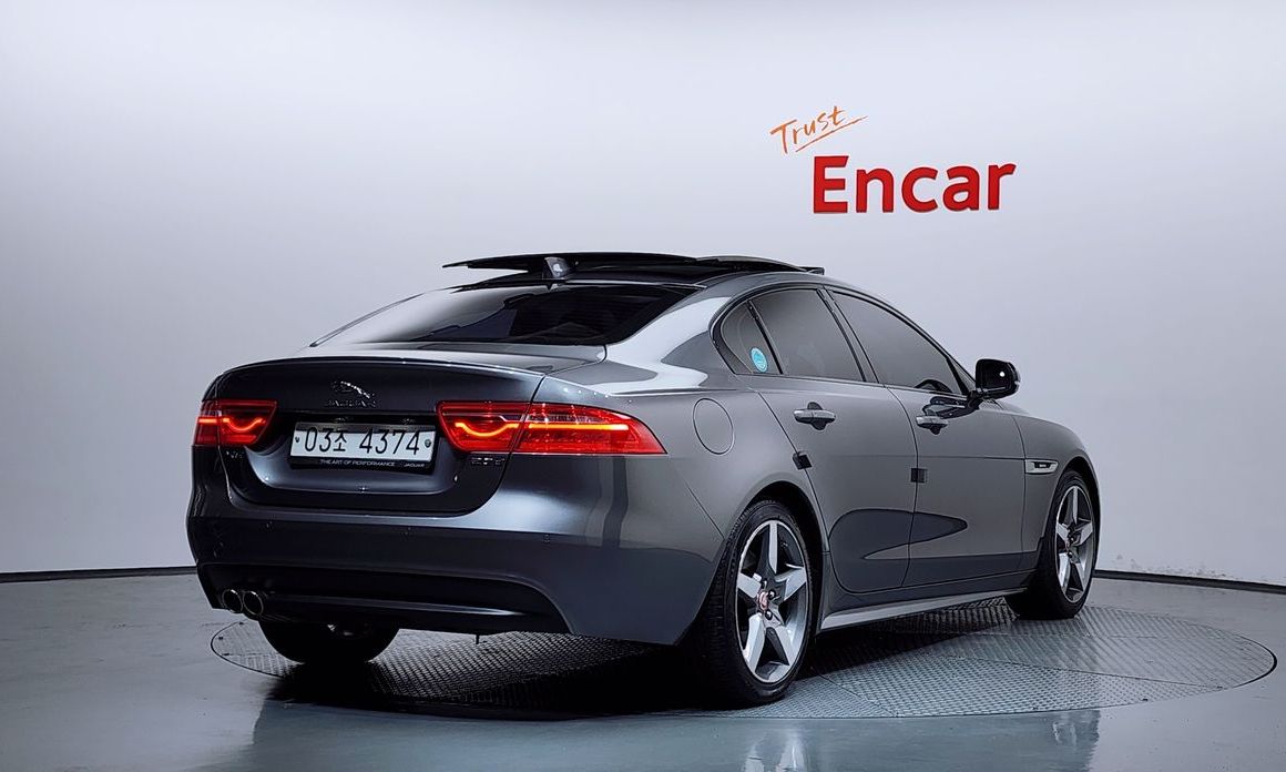 Jaguar XE 2018