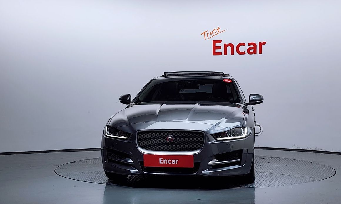 Jaguar XE 2018