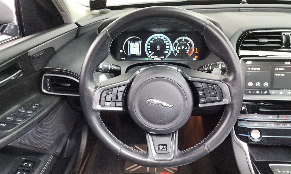 Jaguar XE 2018