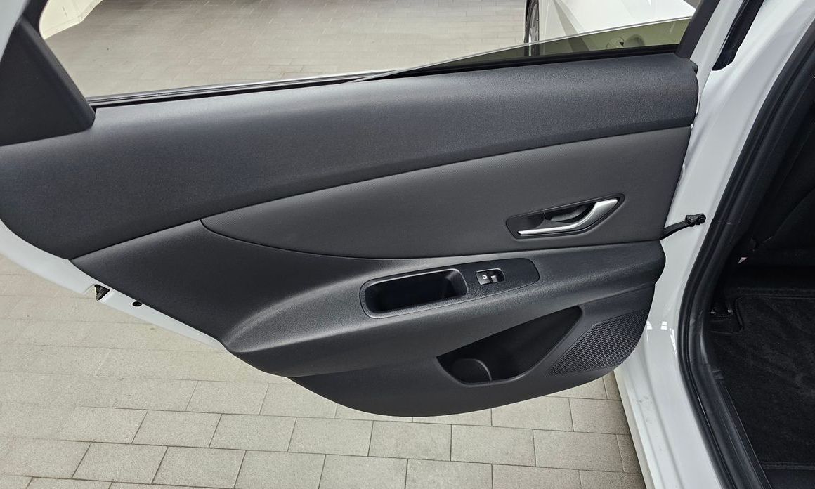 Hyundai AVANTE 2025