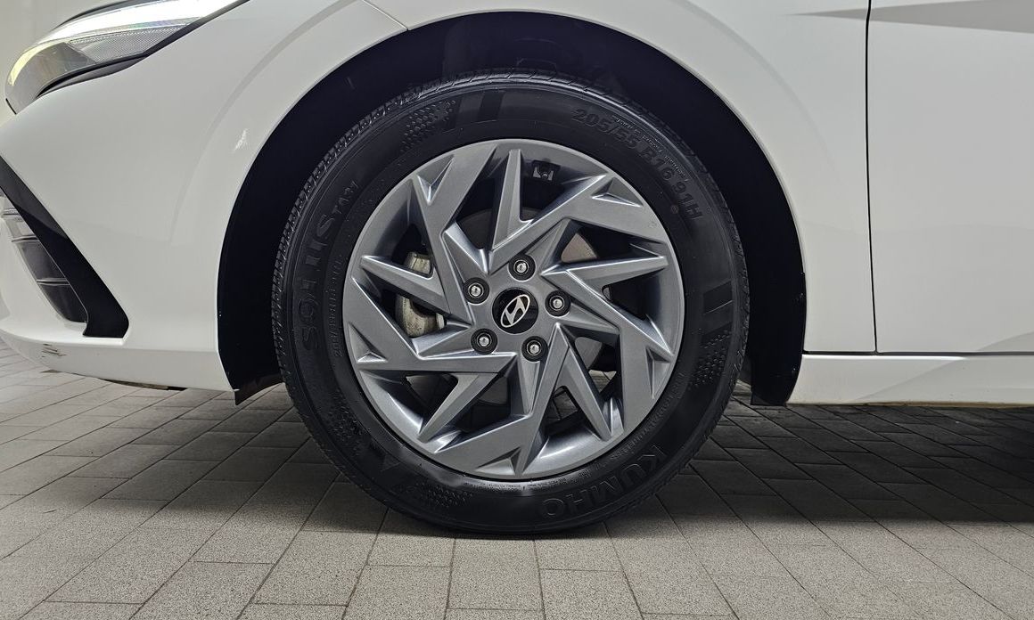 Hyundai AVANTE 2025