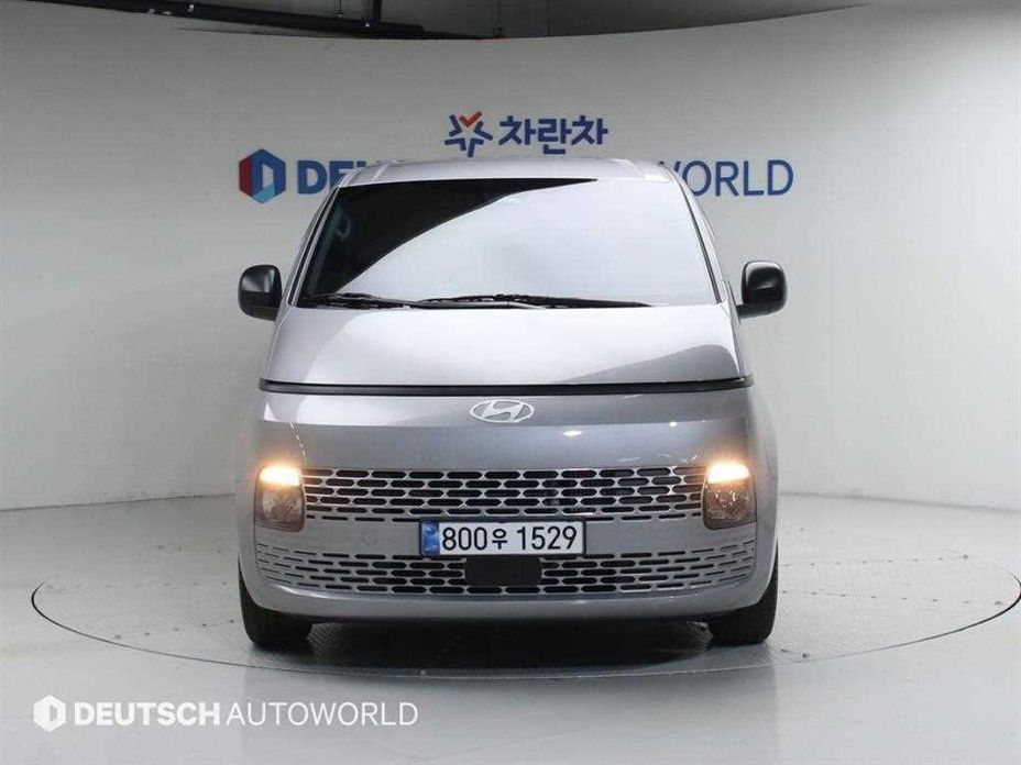 Hyundai Staria 2025