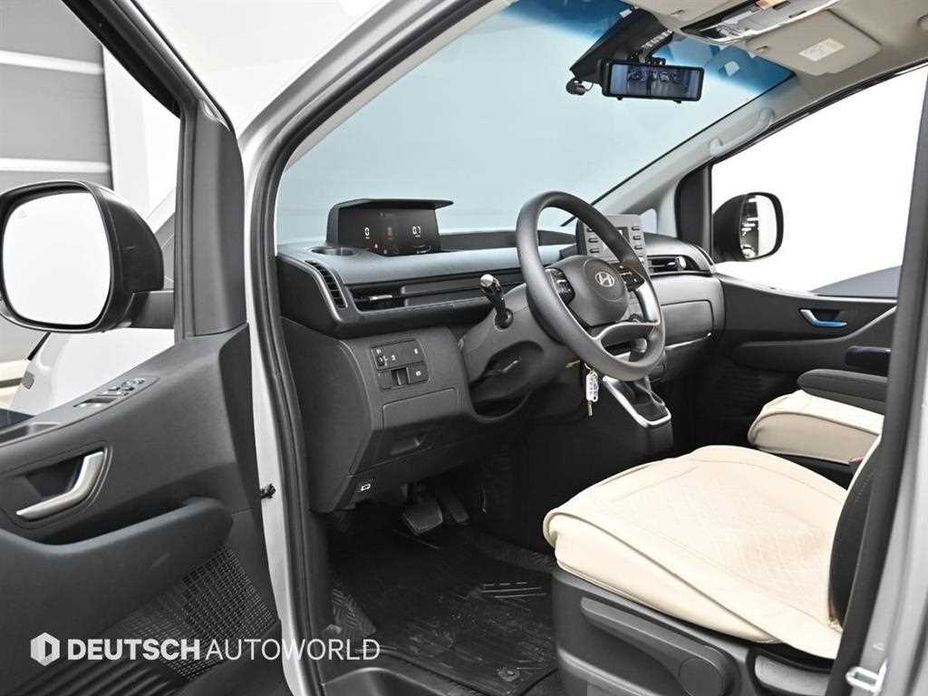 Hyundai Staria 2025