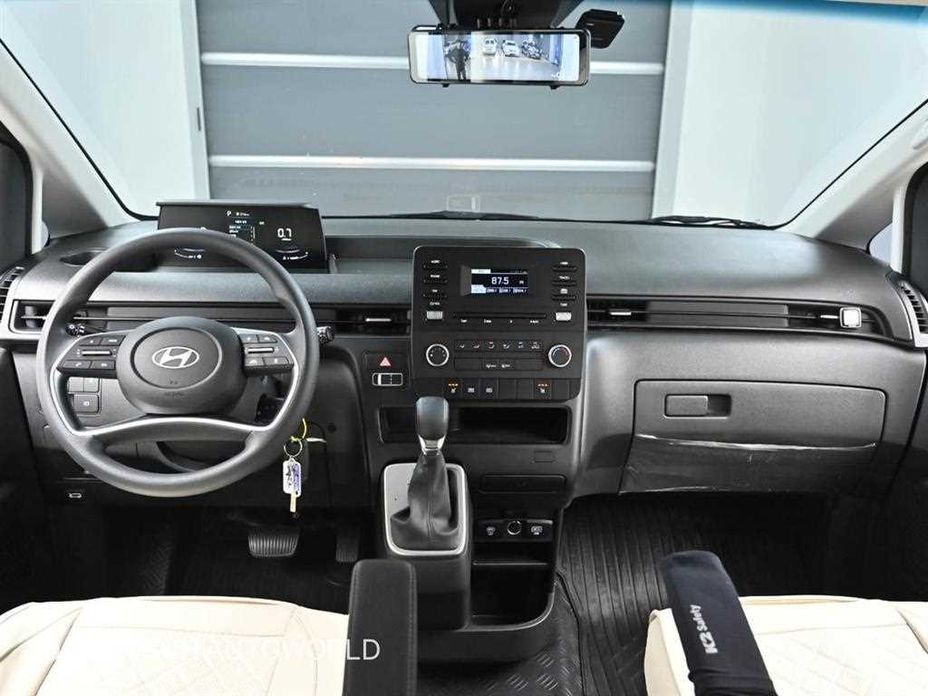 Hyundai Staria 2025
