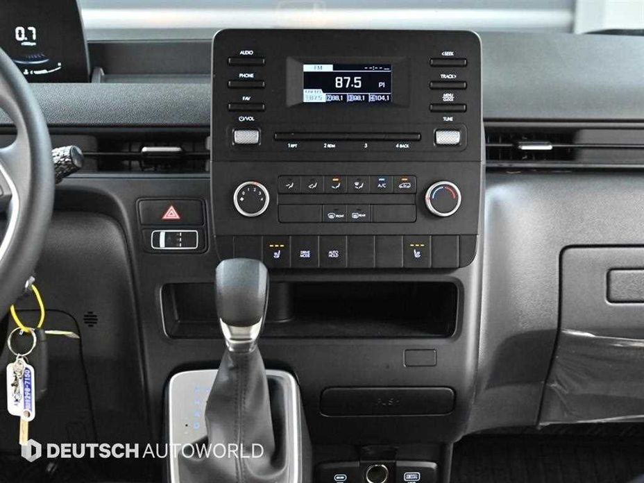 Hyundai Staria 2025