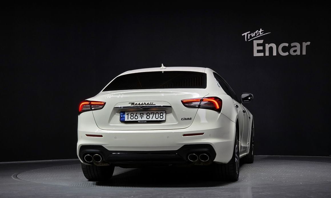 Maserati Ghibli 2021