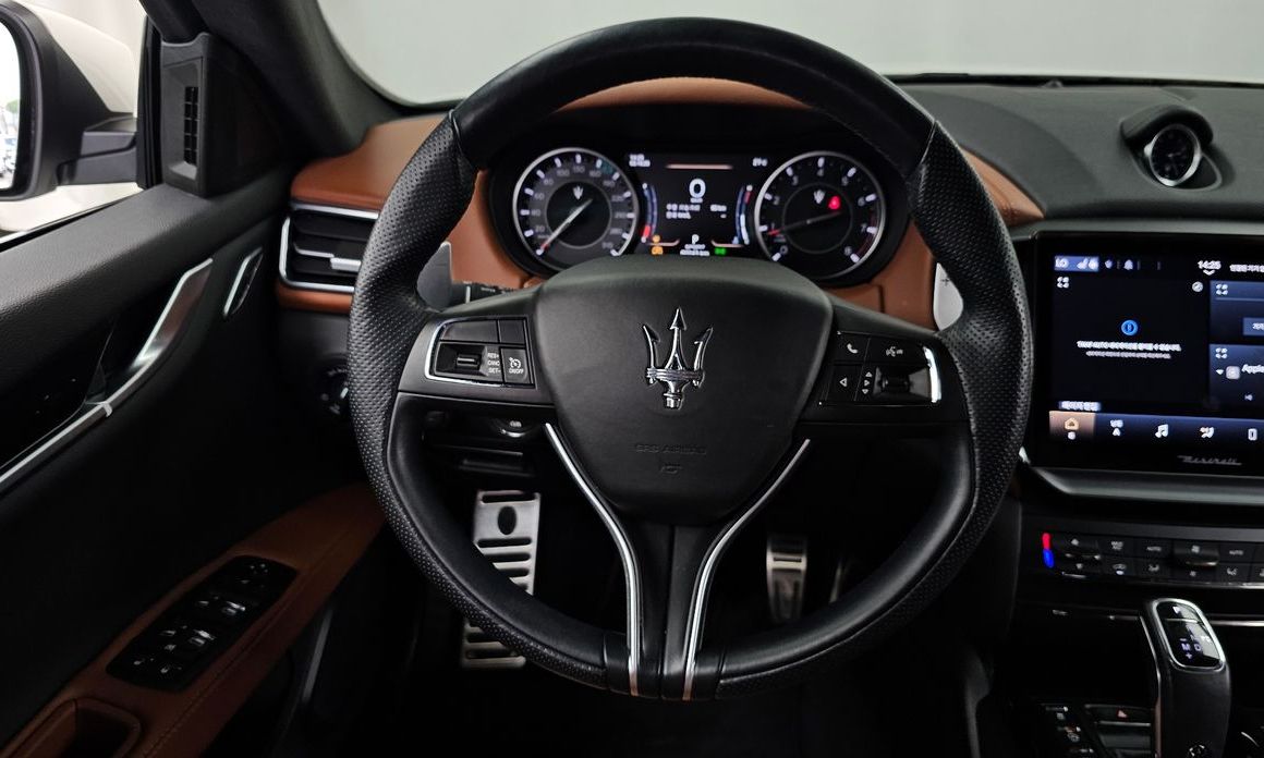 Maserati Ghibli 2021
