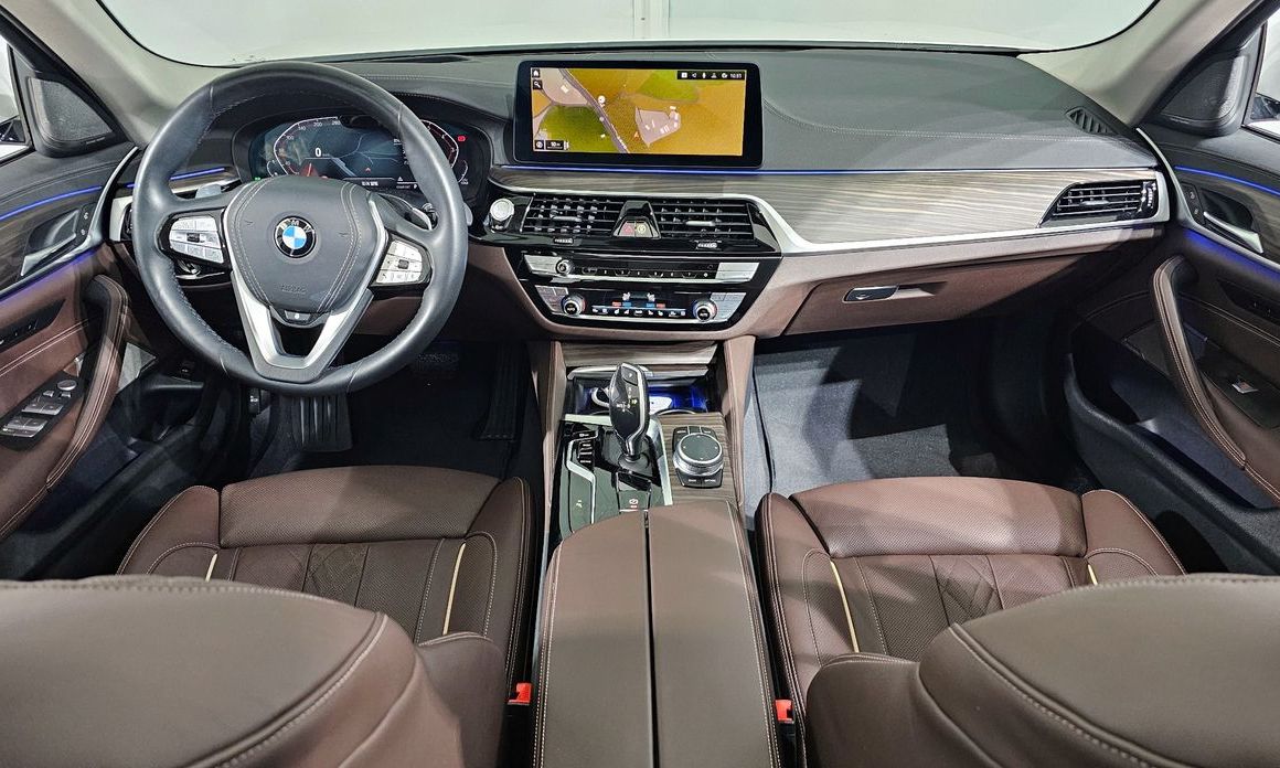 BMW 5-Series 2022