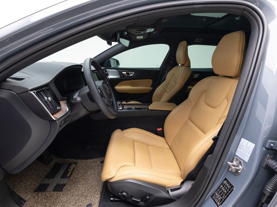 Volvo V60 2022