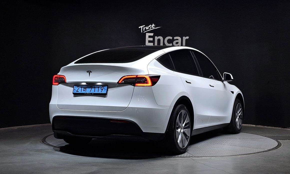 Tesla Model Y 2023