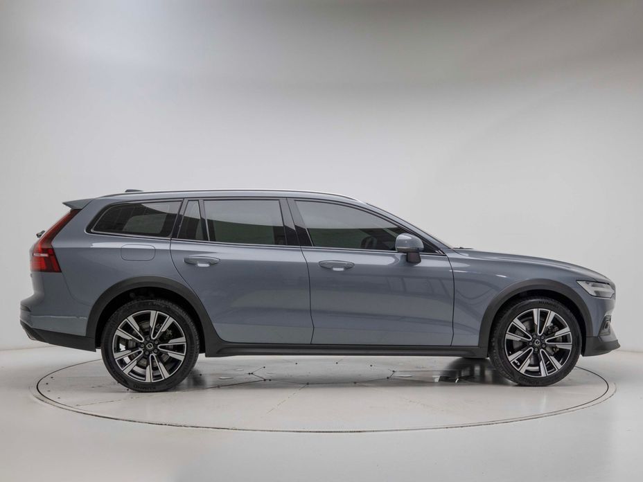 Volvo V60 2022