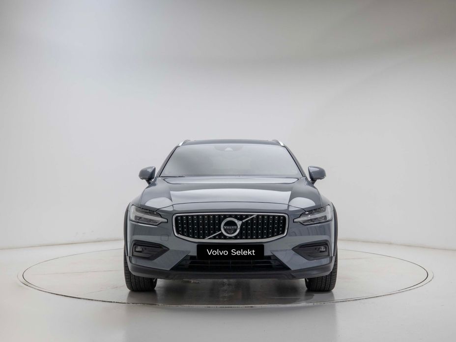 Volvo V60 2022