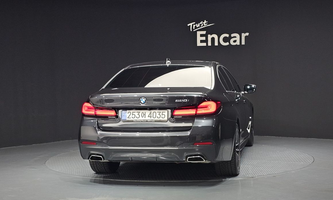 BMW 5-Series 2023