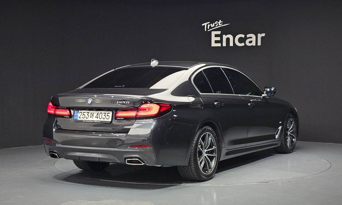 BMW 5-Series 2023