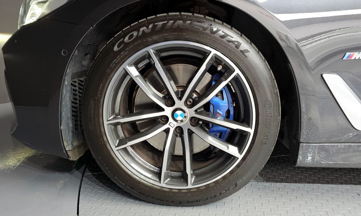 BMW 5-Series 2023
