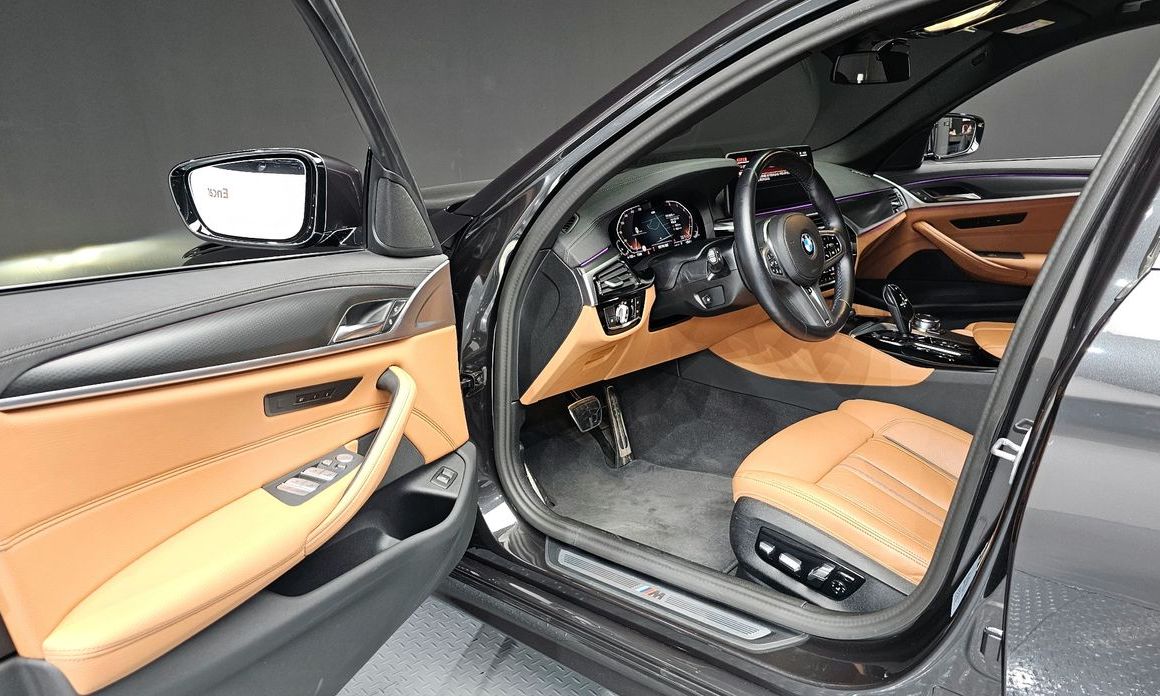 BMW 5-Series 2023