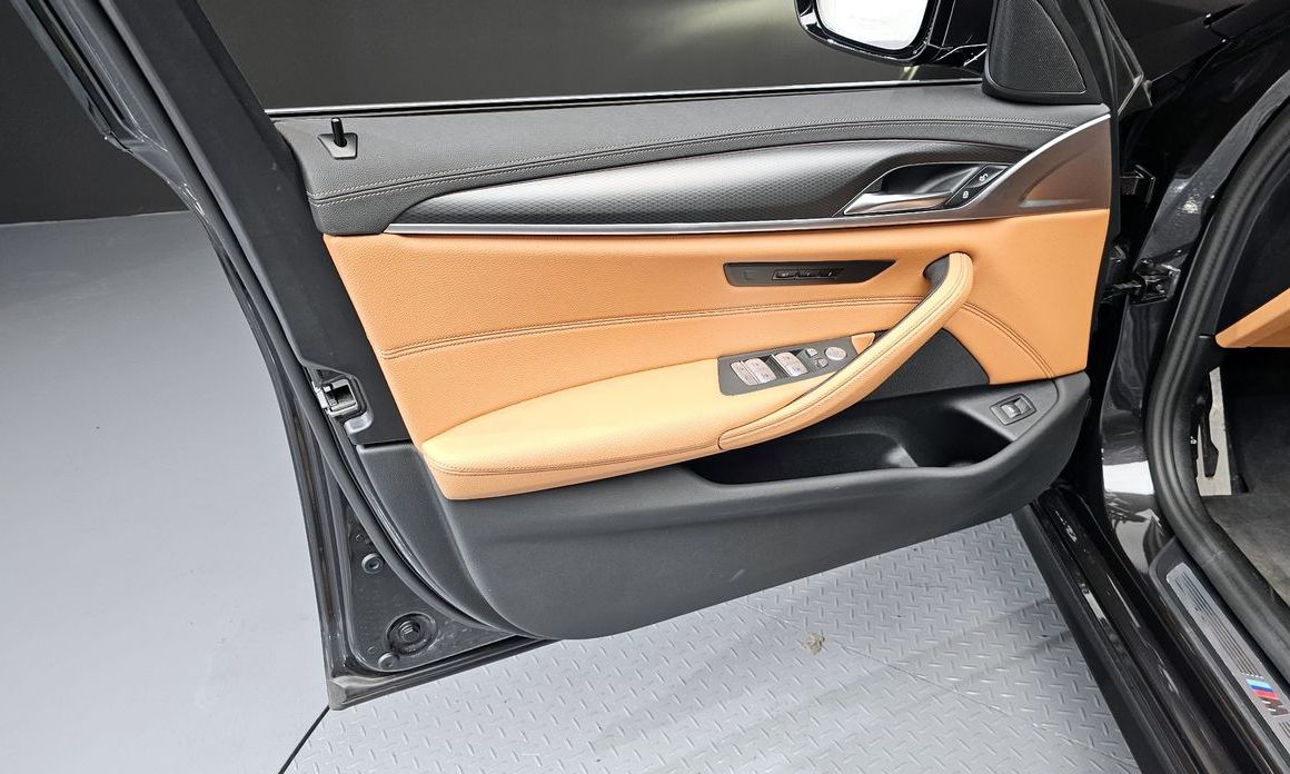 BMW 5-Series 2023