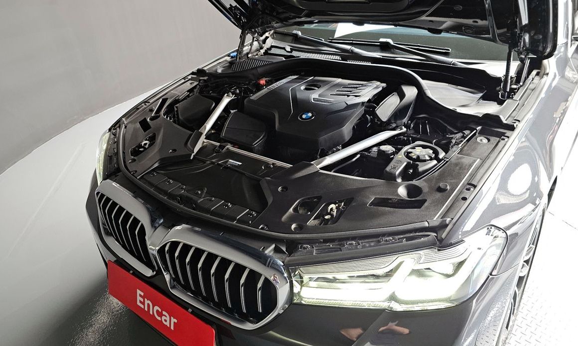 BMW 5-Series 2023