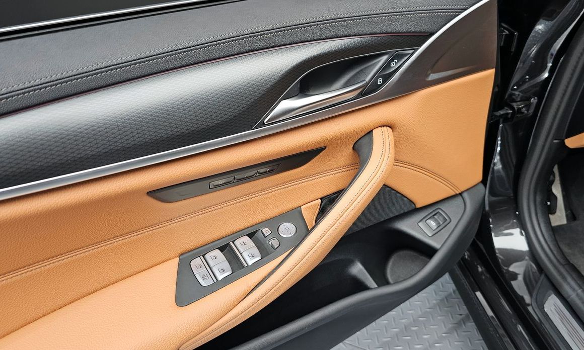 BMW 5-Series 2023