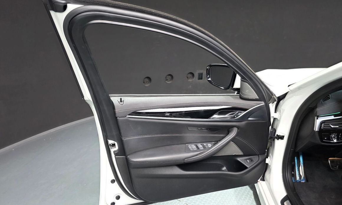 BMW 5-Series 2022