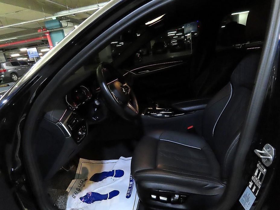 BMW 5-Series 2023
