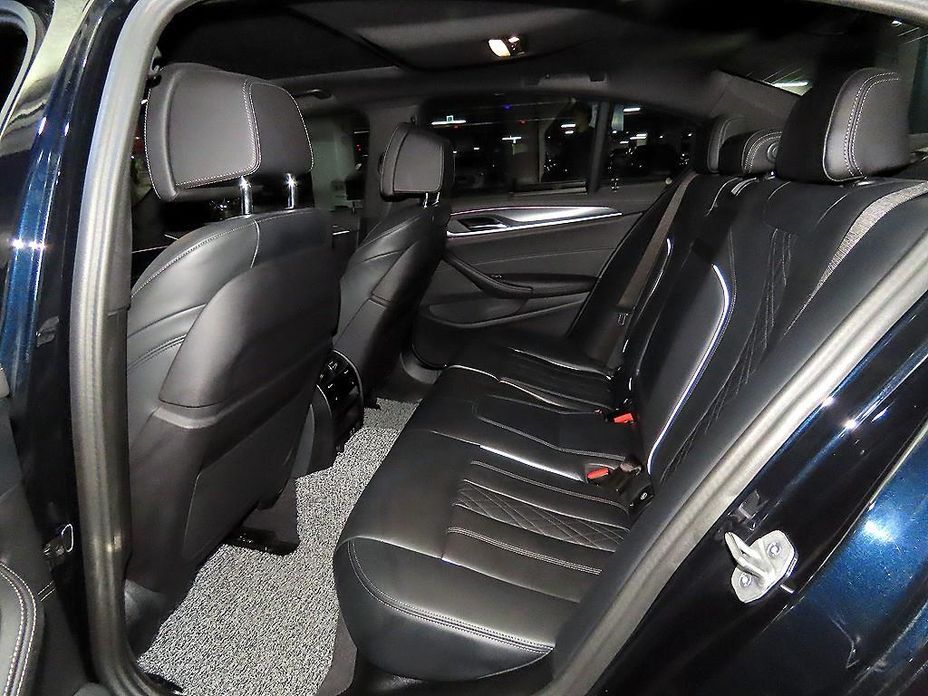 BMW 5-Series 2023
