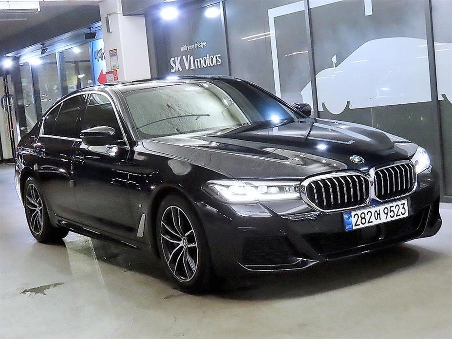 BMW 5-Series 2023