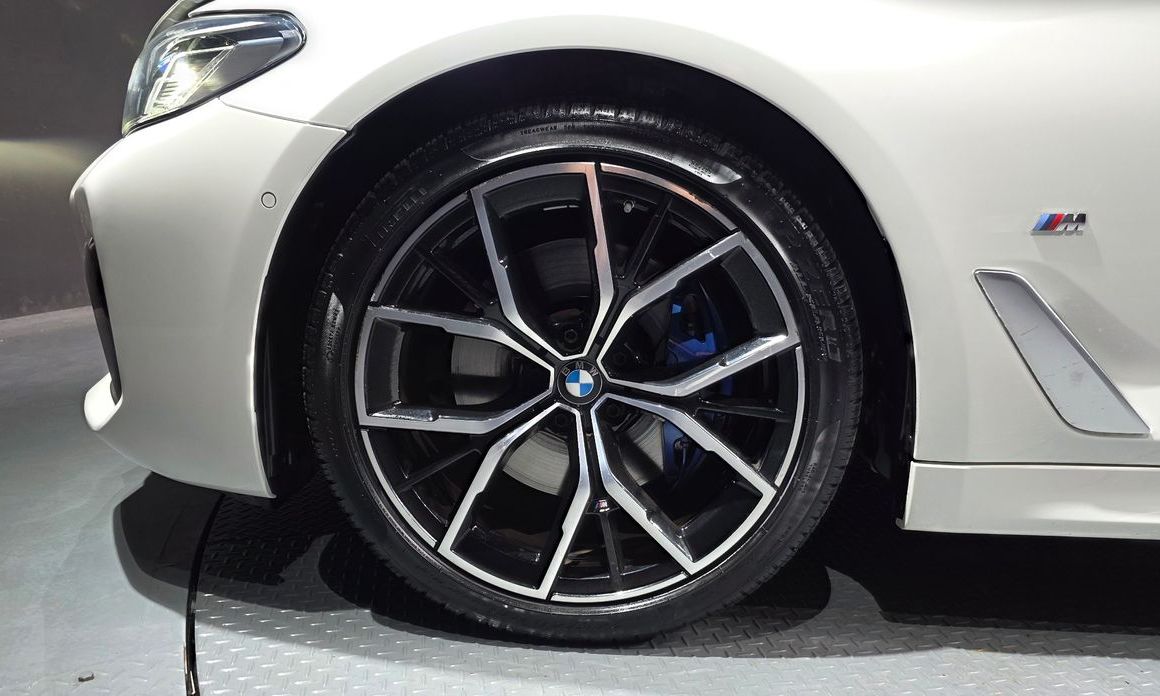 BMW 5-Series 2022