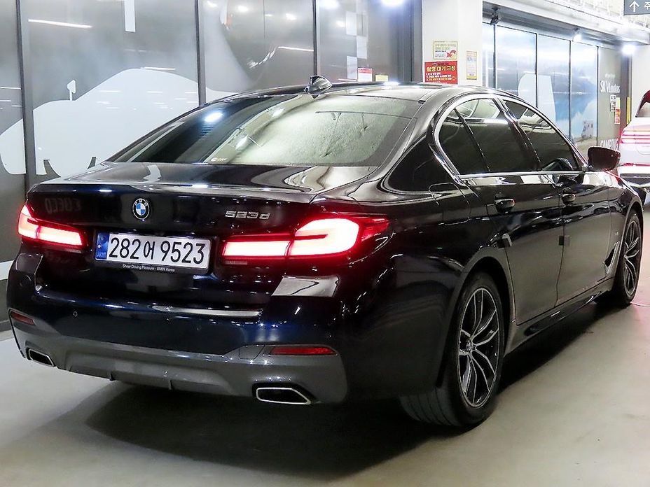 BMW 5-Series 2023