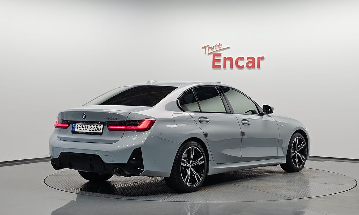 BMW 3-Series 2023