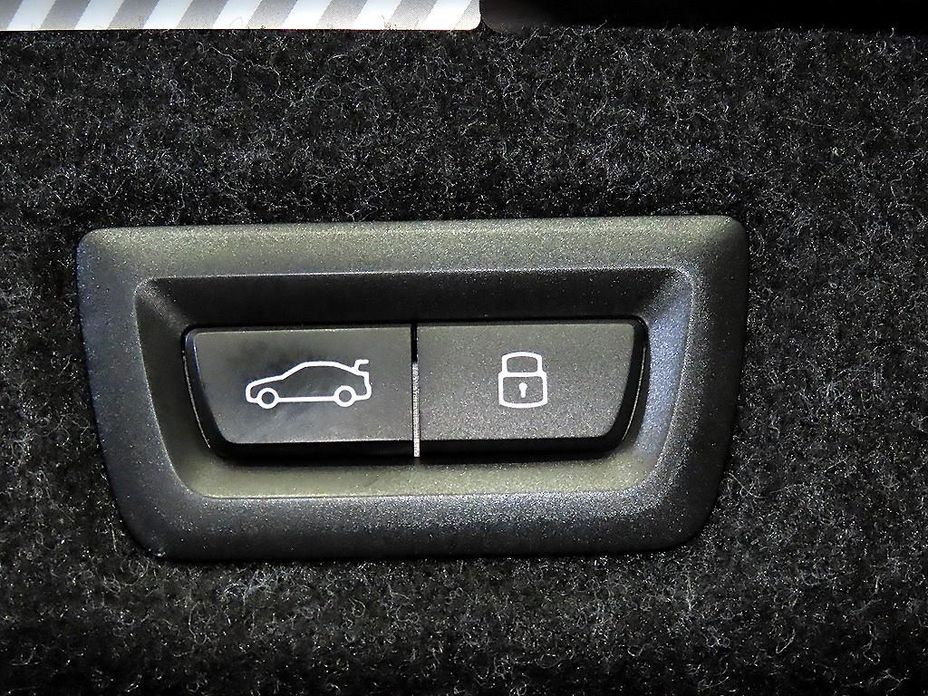 BMW 5-Series 2023