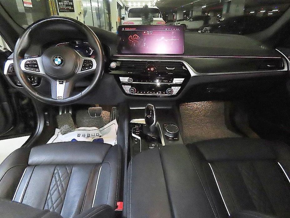 BMW 5-Series 2023