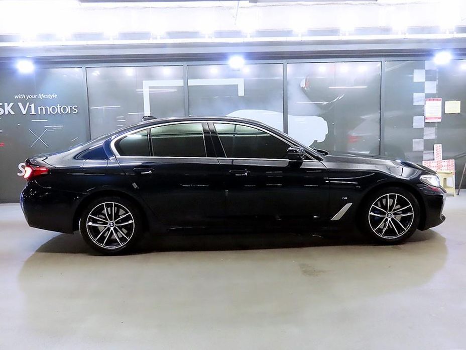 BMW 5-Series 2023