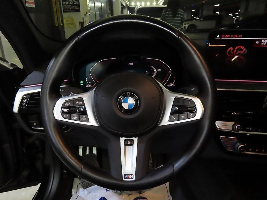 BMW 5-Series 2023