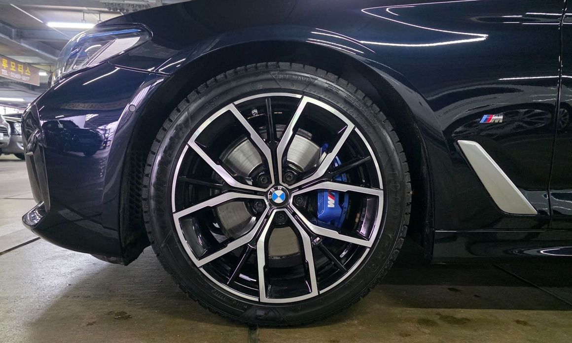 BMW 5-Series 2023