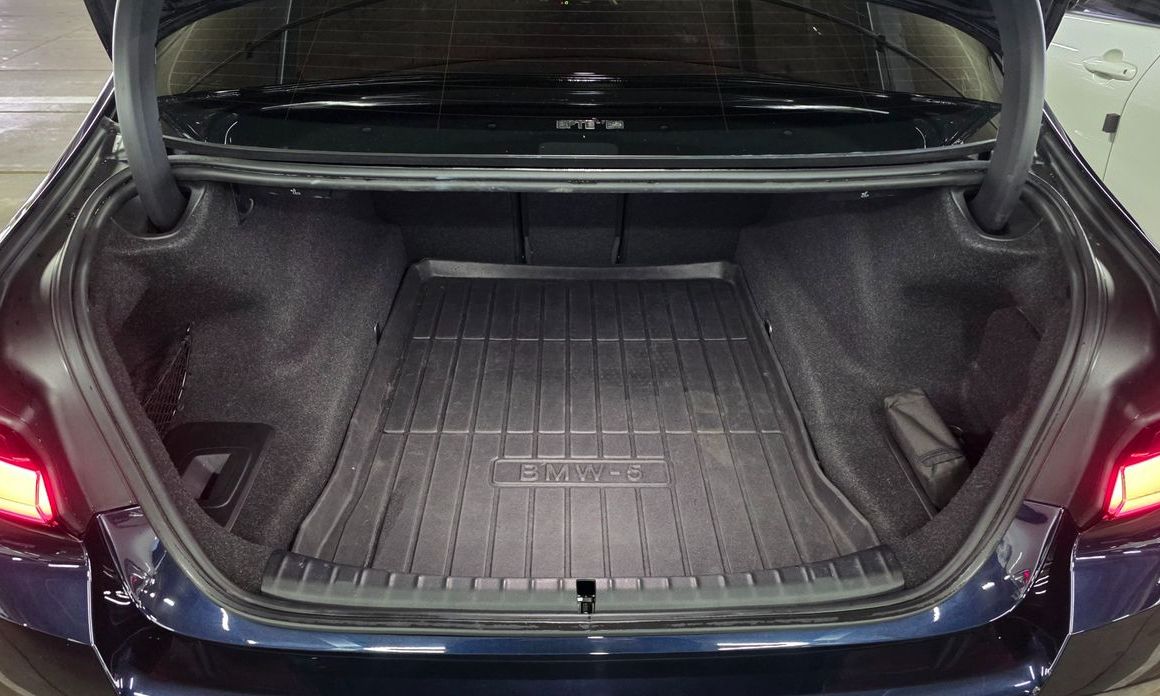 BMW 5-Series 2023