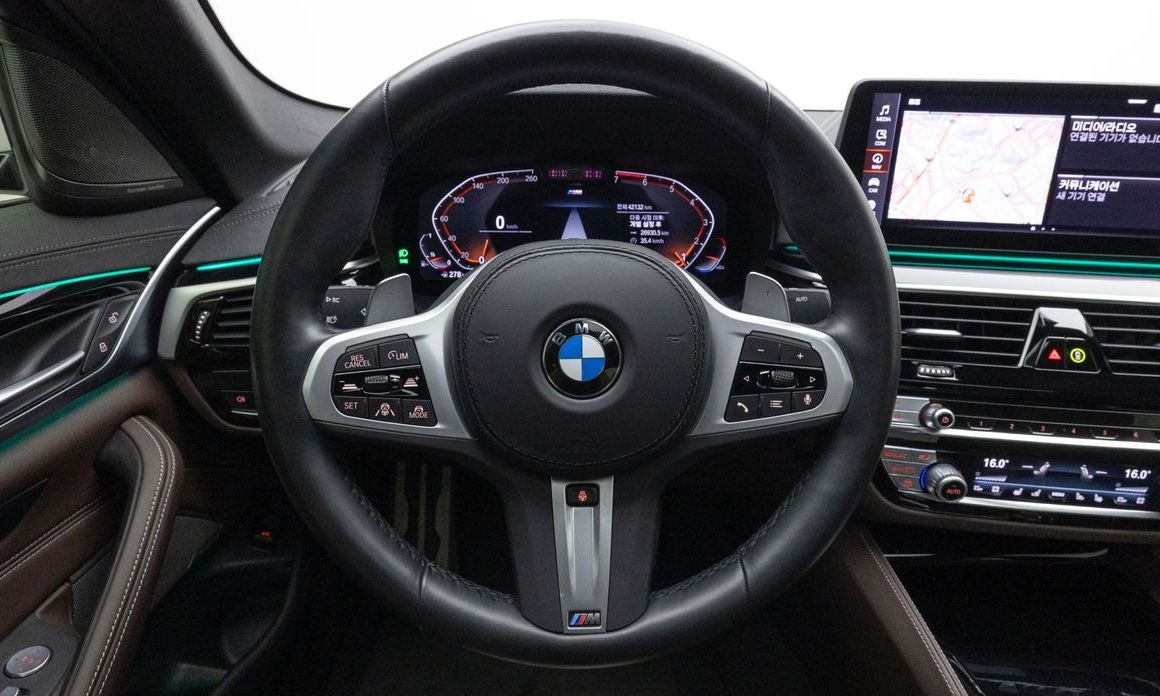 BMW 5-Series 2023