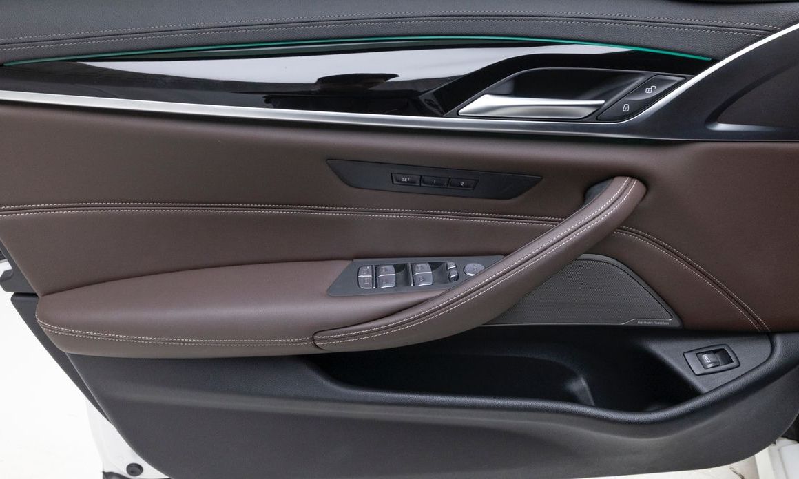 BMW 5-Series 2023
