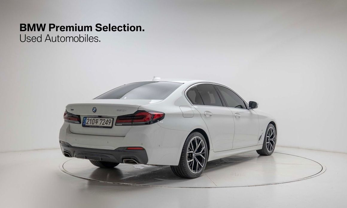 BMW 5-Series 2023