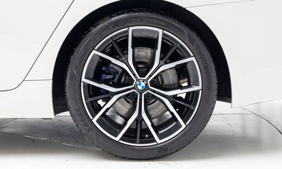 BMW 5-Series 2023
