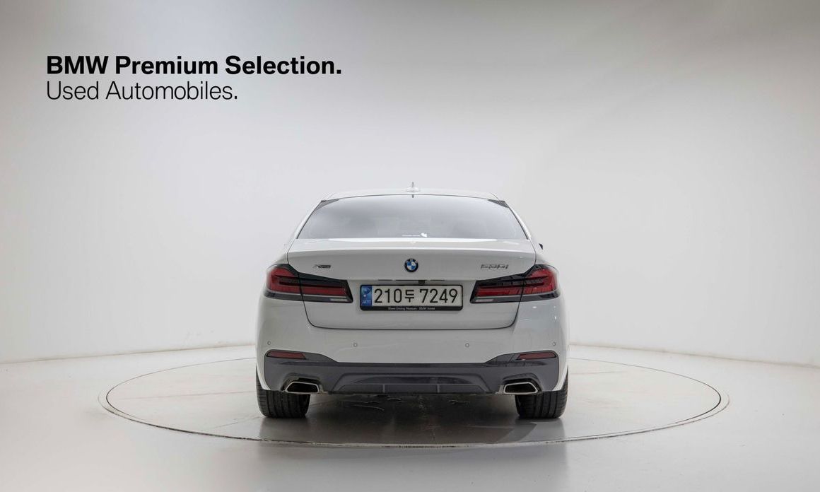 BMW 5-Series 2023