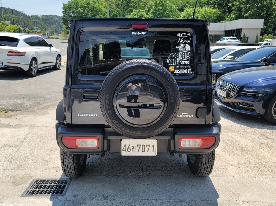 Suzuki Jimny 2023